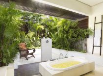 Villa Jemma, Master Bathroom