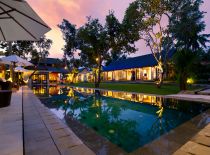 Villa San, Pool at sunset