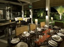 Villa Noa, Dining Table