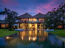 Villa Shalimar, Villa at Night